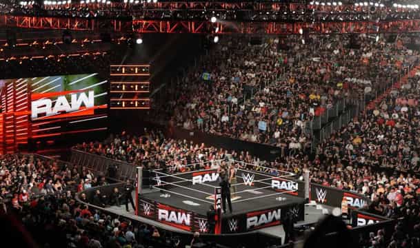 WWE RAW Crowd