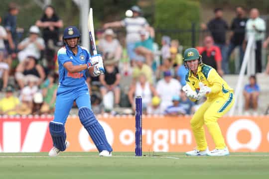 What injury did Harmanpreet Kaur suffer in 1st ODI against Australia?
