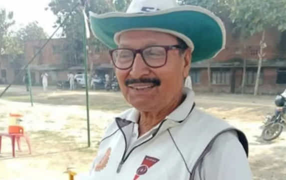 Veteran umpire passes away during THIS match due to horrifying bee attack: video