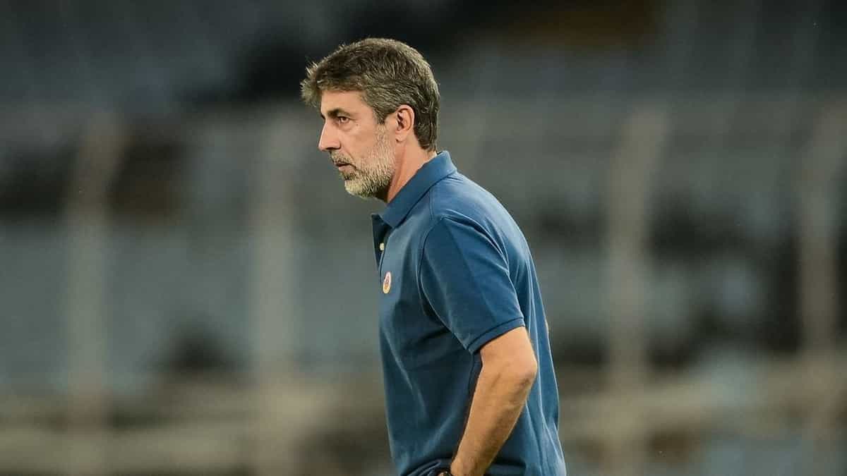 ISL 2025-26: "We were going match by match, but this one will be a final match for us", Oscar Bruzon urges East Bengal FC players to take the Inter Kashi clash as a final