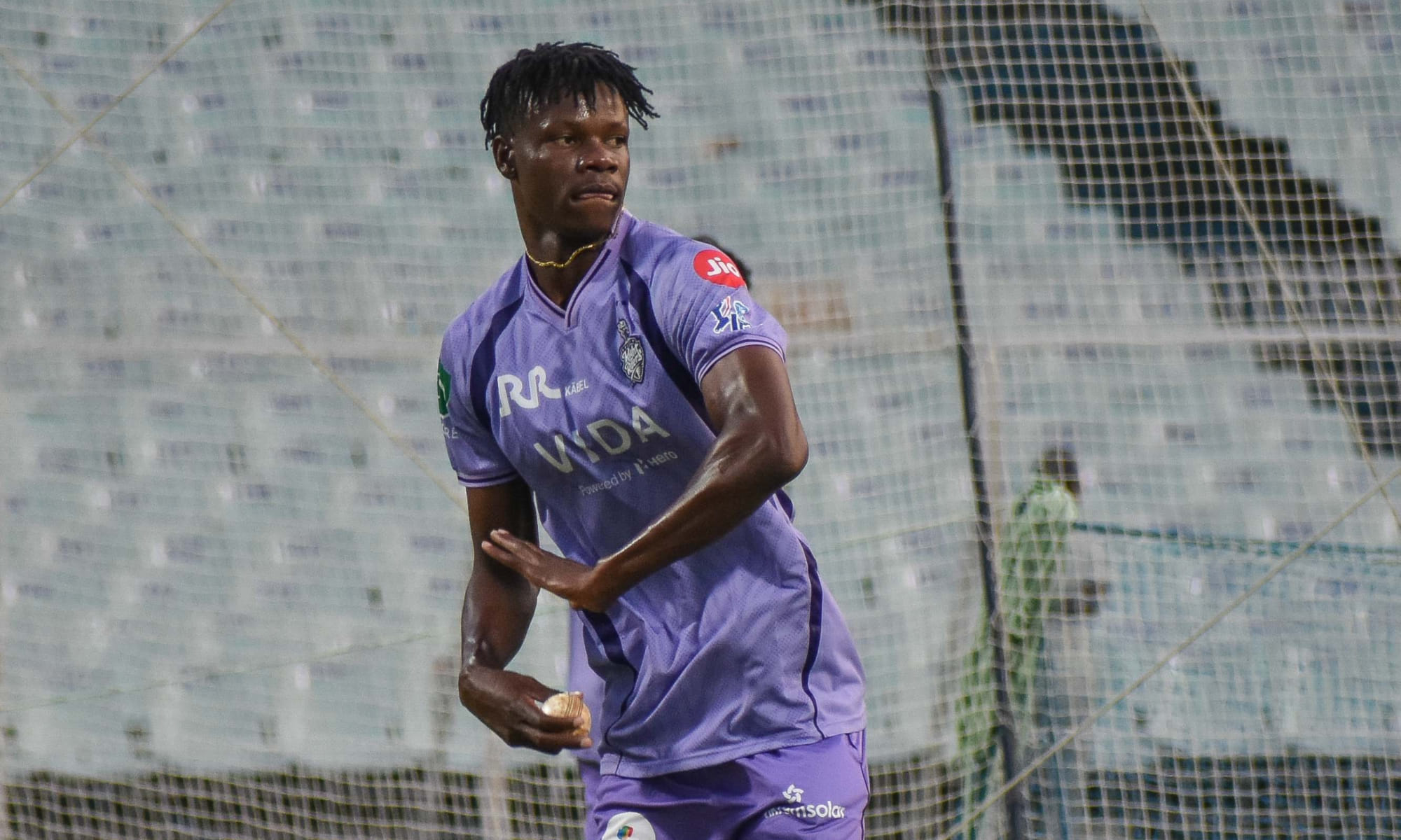 How did KKR replacement player Blessing Muzarabani perform in last IPL season?