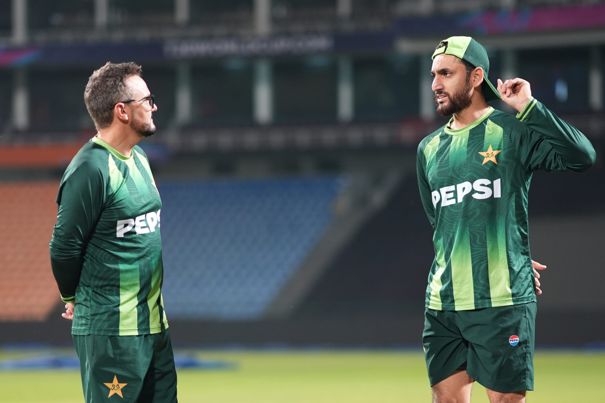 Controversy in Pakistan! Players revolt against head coach Mike Hesson due to THIS huge reason