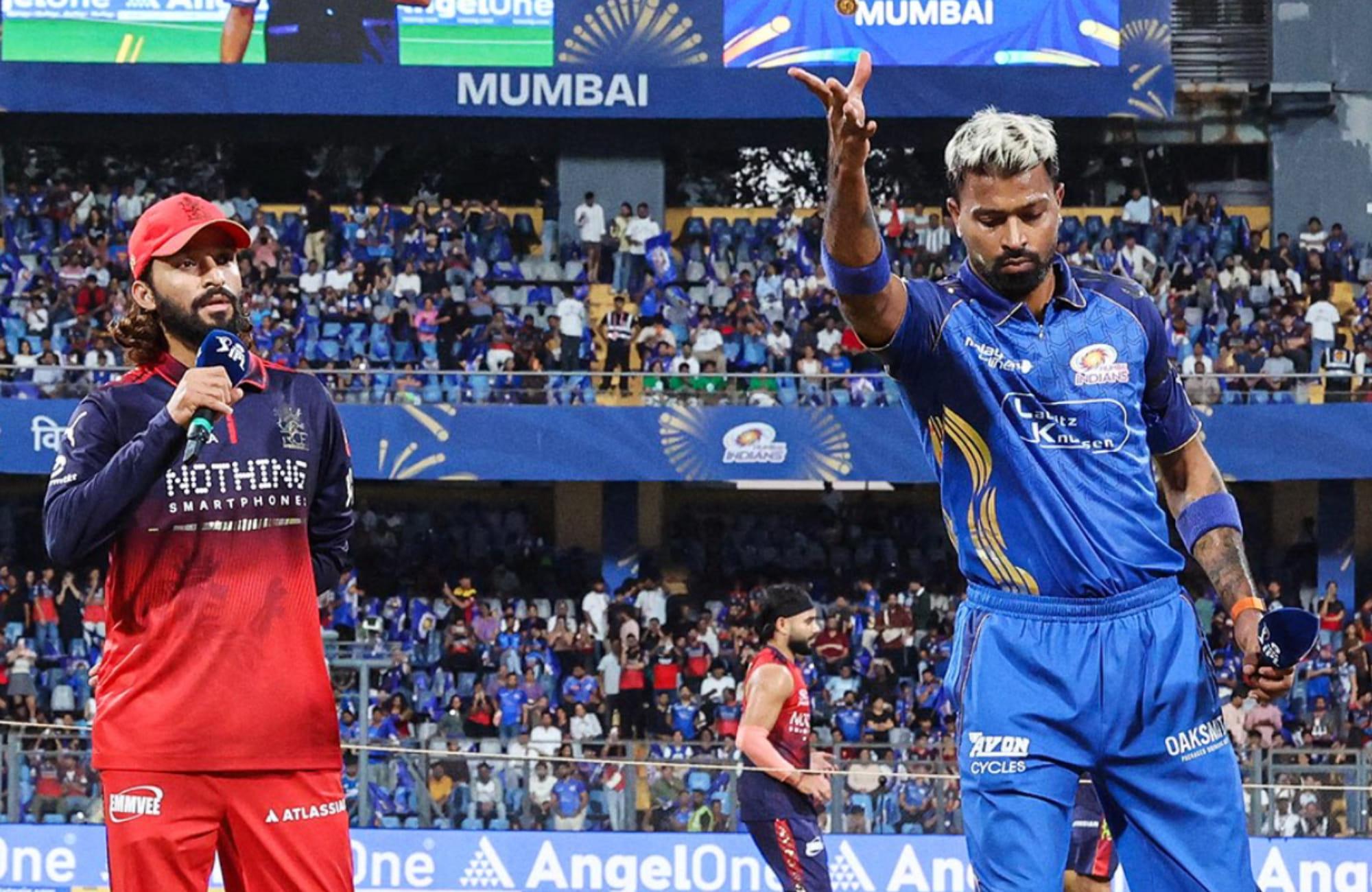 Why are MI & RCB players wearing black armbands in match 20 of IPL 2026?