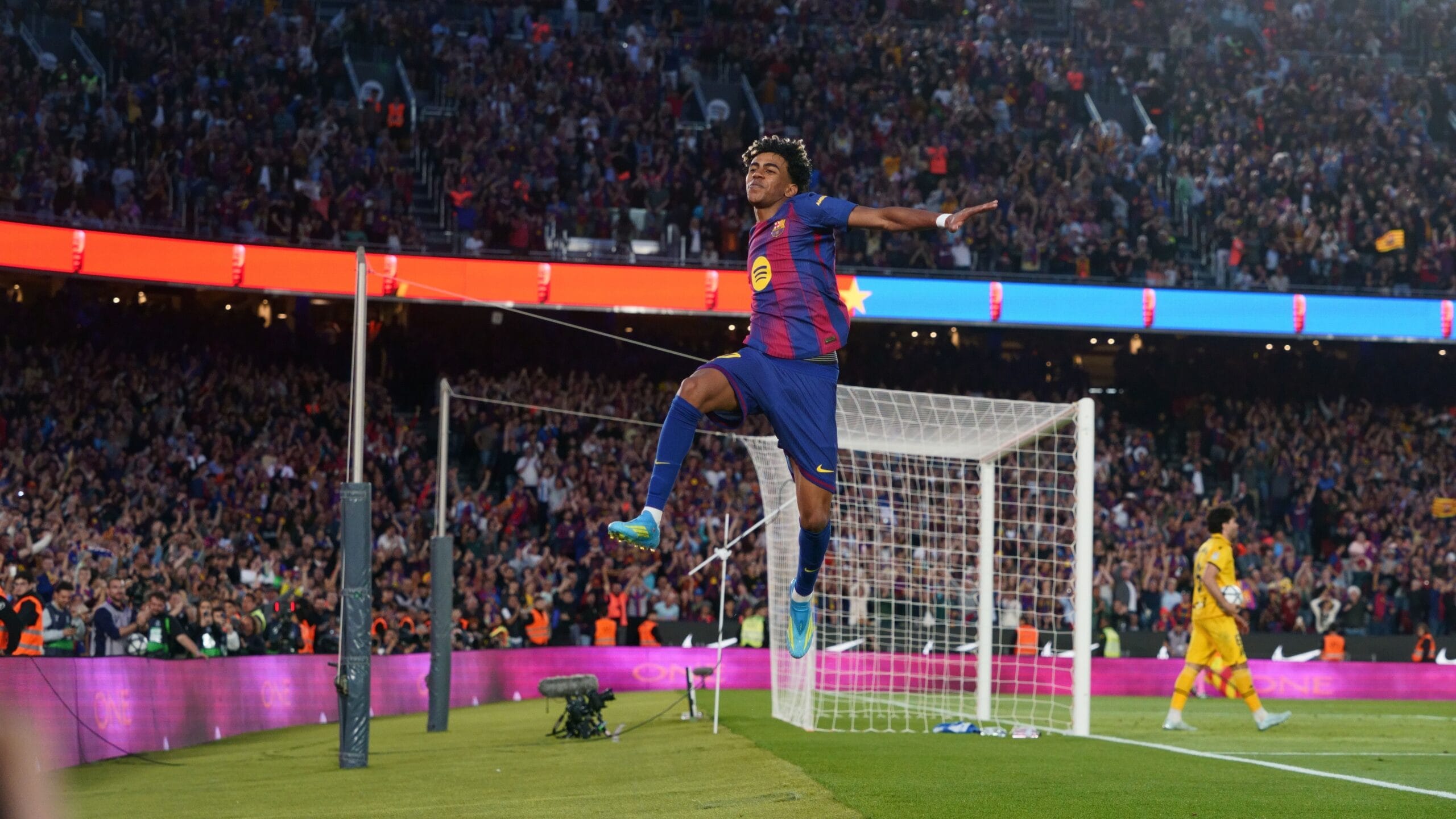 Will Lamine Yamal play tonight for Barcelona vs Rayo Vallecano in LaLiga 2026-27?
