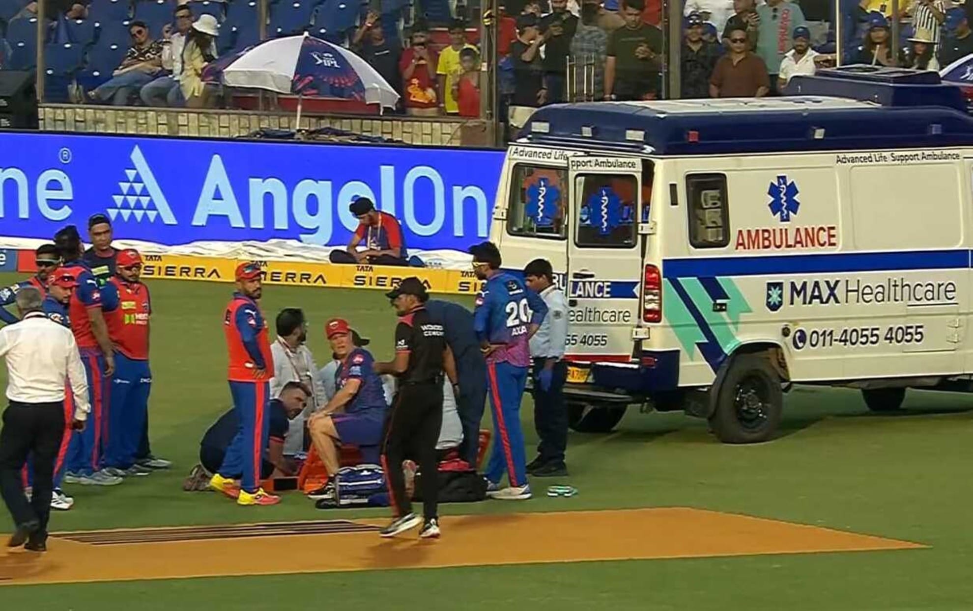 Serious Injury: Lungi Ngidi rushed to hospital after suffering head injury in DC vs PBKS clash of IPL 2026