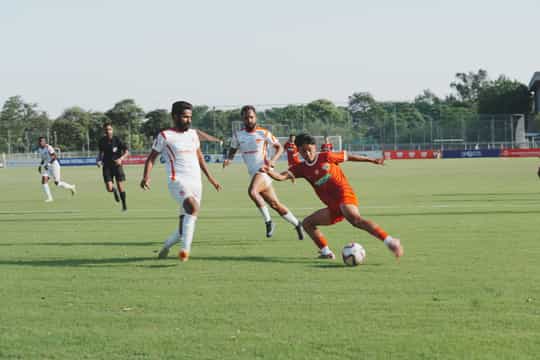 Shillong Lajong edged past Namdhari FC as visitors with a two-goal margin
