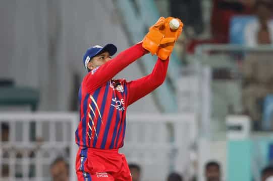 Why is Rishabh Pant not keeping in RCB vs LSG clash of IPL 2026?