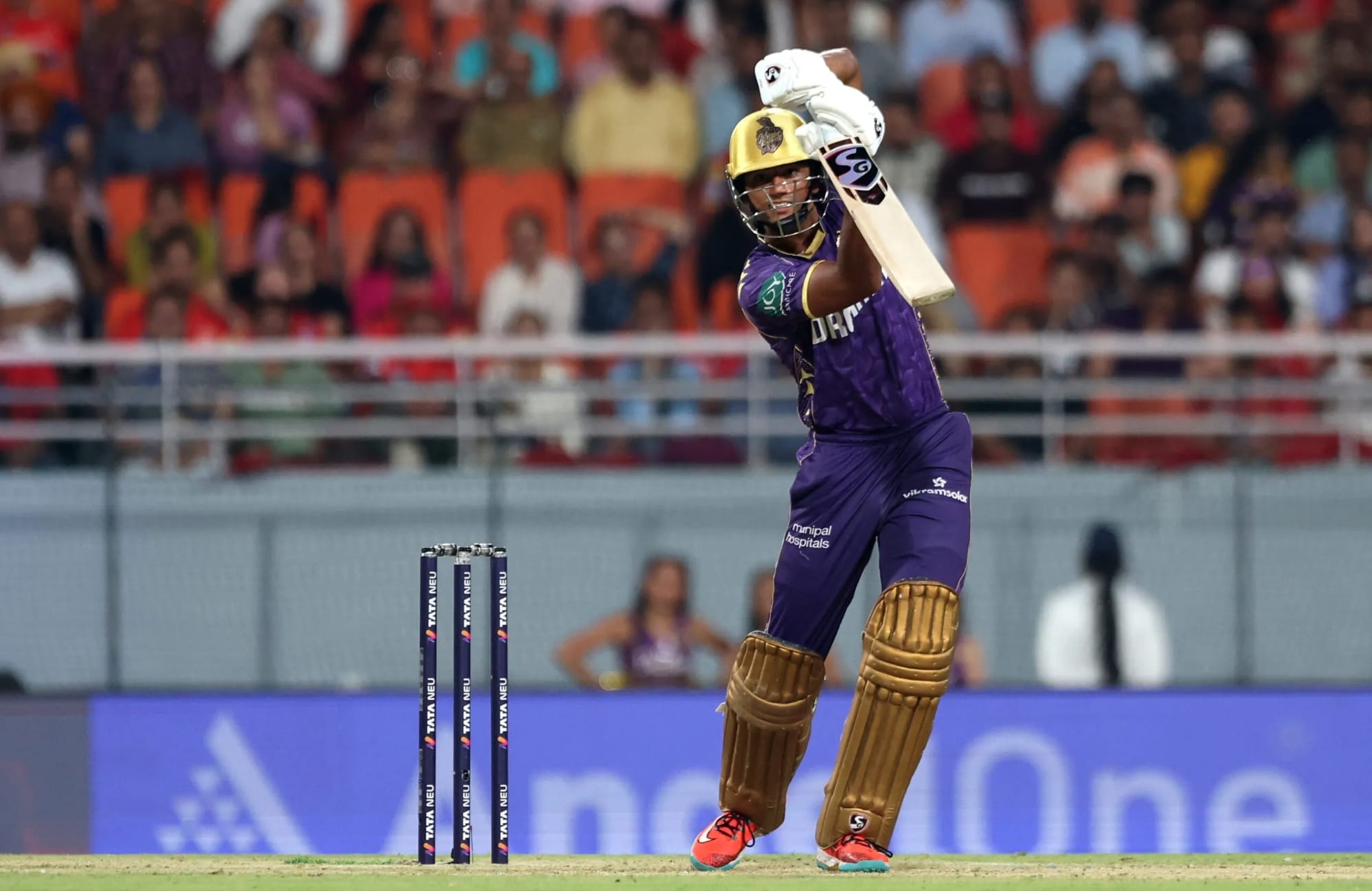KKR vs DC मैच से ठीक पहले कोलकाता नाइट राइडर्स को लगा बड़ा झटका, सबसे अहम खिलाड़ी हुआ IPL 2026 से बाहर