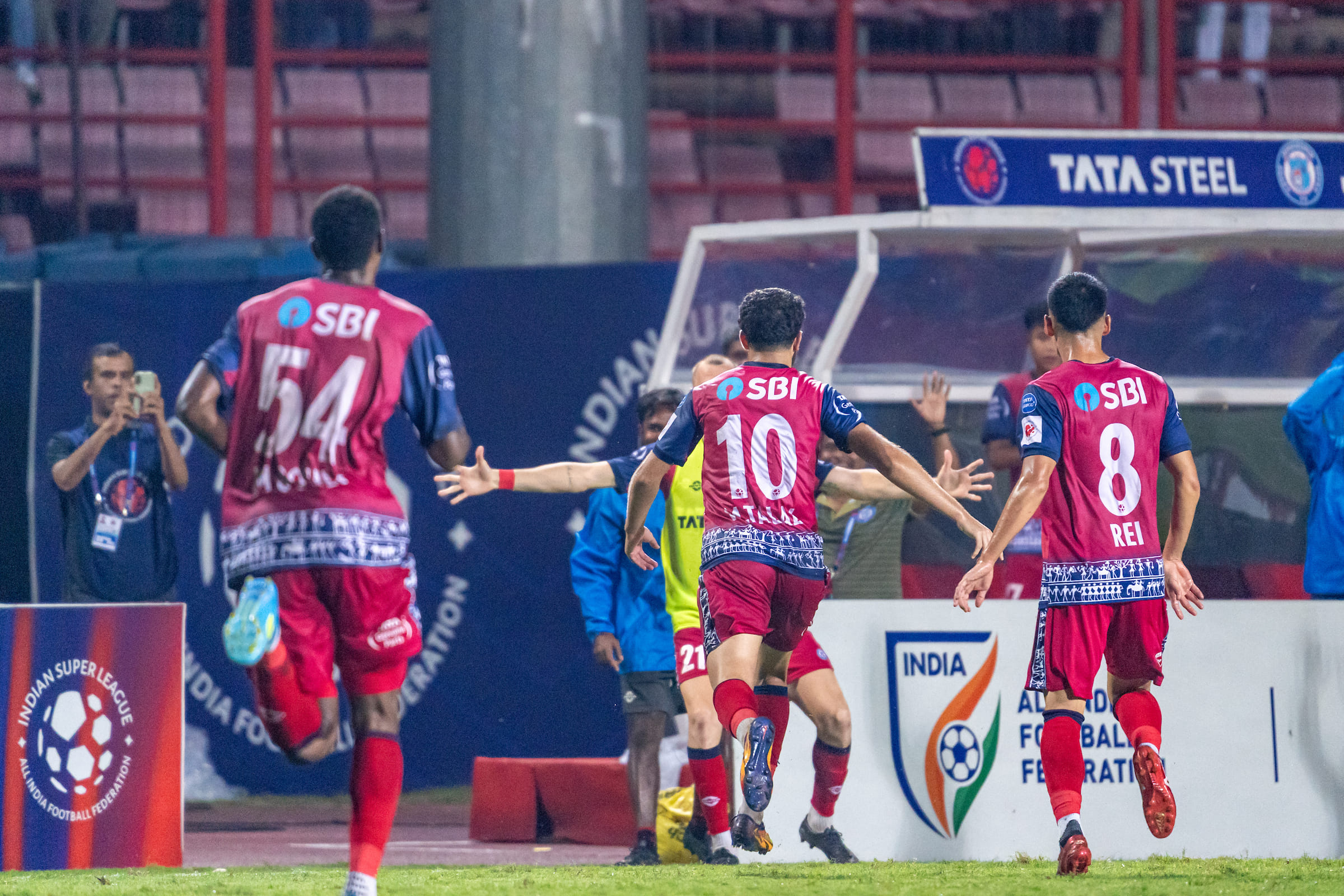 Jamshedpur FC edge past FC Goa relying on two late strikes