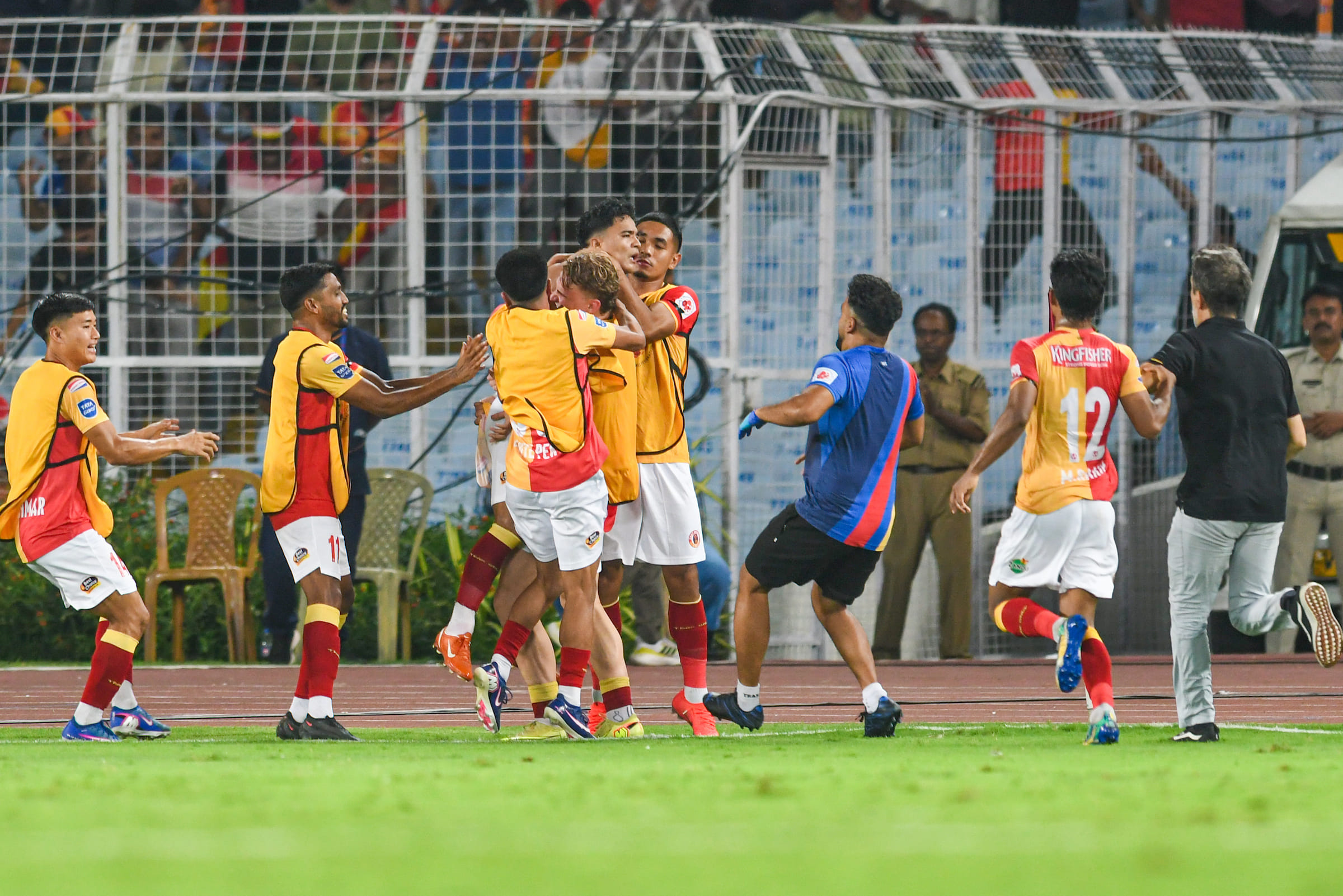 How can East Bengal FC win the Indian Super League (ISL) 2025-26 title?