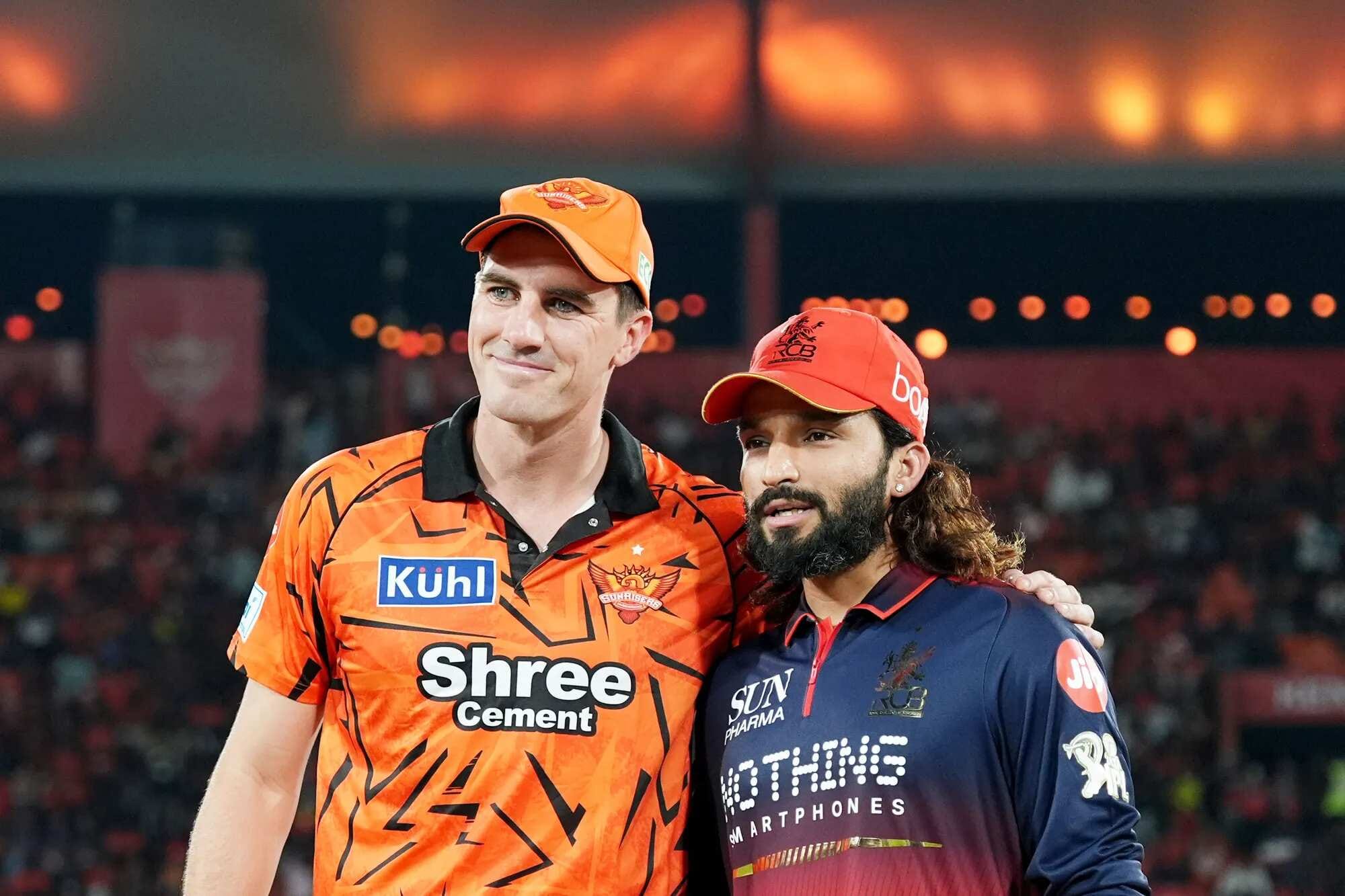 By how many runs do SRH need to defeat RCB by to secure top-two spot in IPL 2026