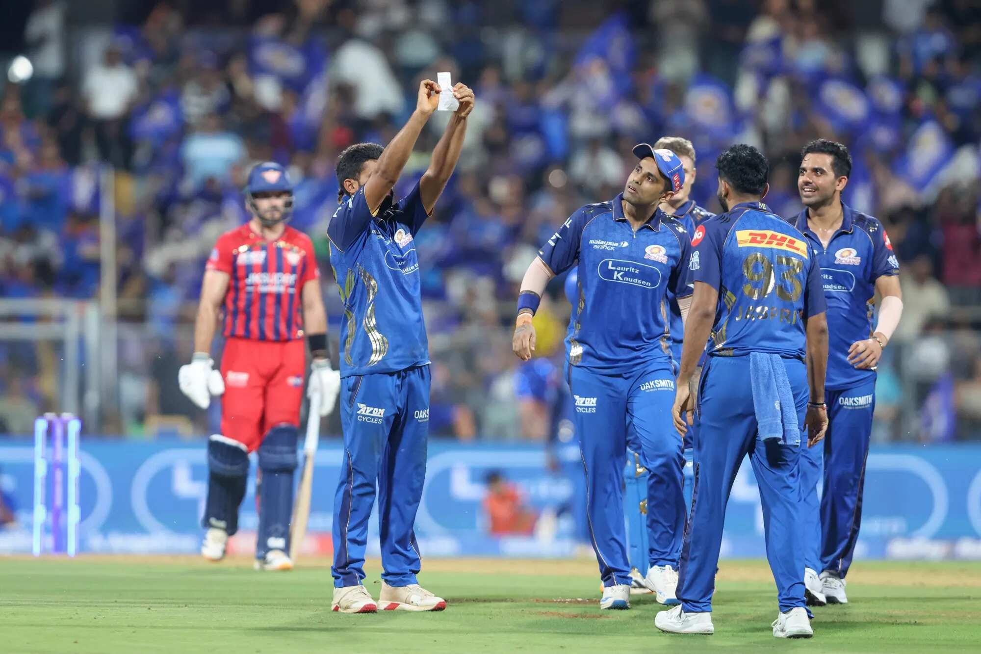 What was written in Raghu Sharma’s paper during MI vs LSG clash of IPL 2026?