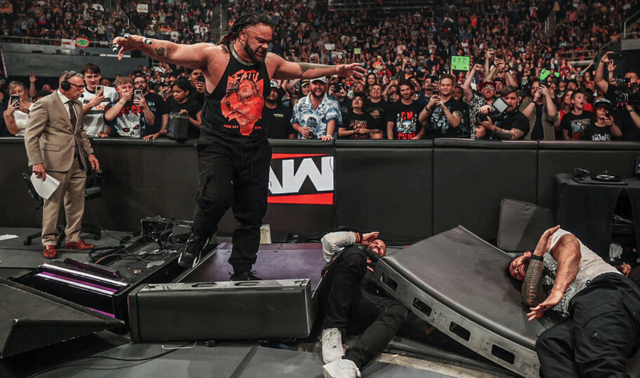 WWE Raw May 11, 26 Jacob Fatu annihilates Roman Reigns & The Usos