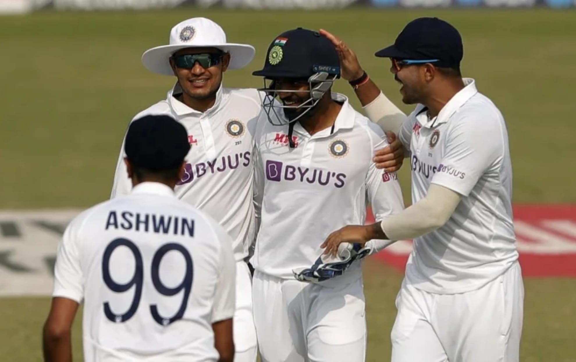 Star Indian wicket-keeper announces retirement from international cricket at just 32 years
