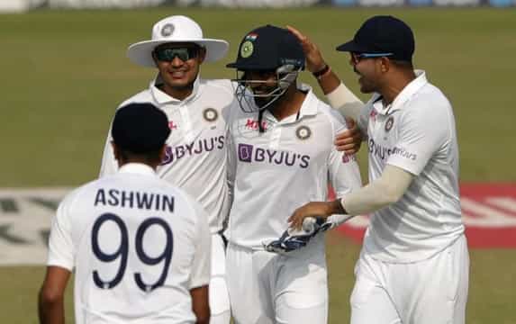 Star Indian wicket-keeper announces retirement from international cricket at just 32 years