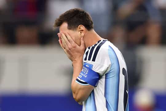 ARLINGTON, TEXAS - JUNE 22: Lionel Messi #10 of Argentina reacts after missing the penalty kick during the FIFA World Cup 2026 Group J match between Argentina and Austria at Dallas Stadium on June 22, 2026 in Arlington, Texas. (Photo by Alex Pantling - FIFA/FIFA via Getty Images)