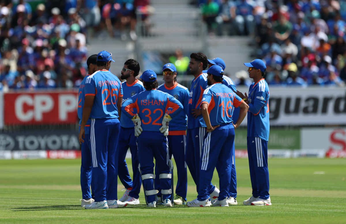 Who are the only two Indian captains to win T20I series in England?