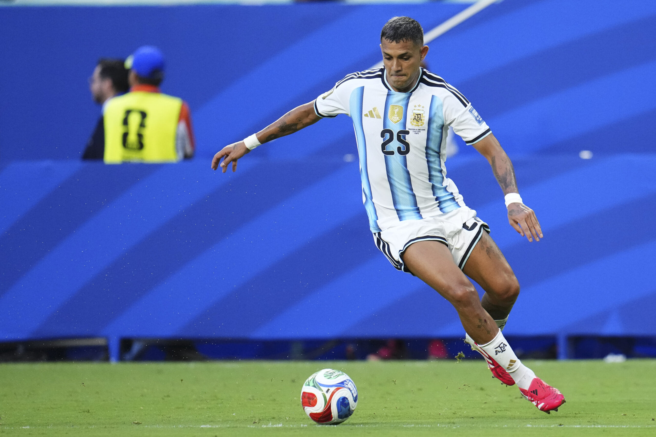 Facundo Medina injured during Argentina vs Cape Verde FIFA World Cup 2026 Round of 32 clash