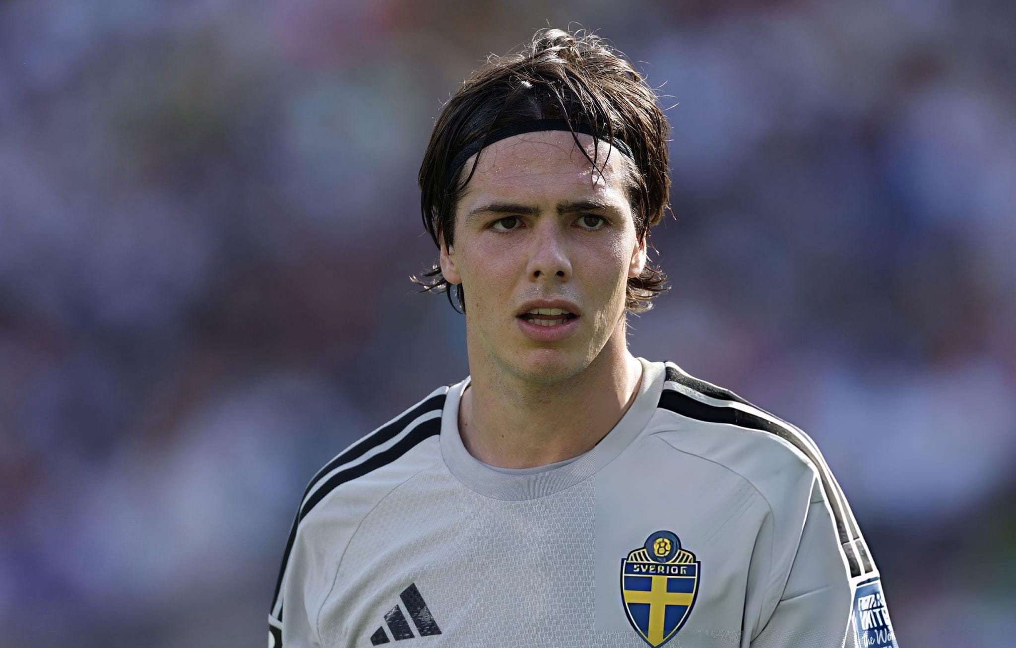 Who is Jacob Widell Zetterstrom? Sweden goalkeeper who starred vs France in FIFA World Cup 2026 Round of 32