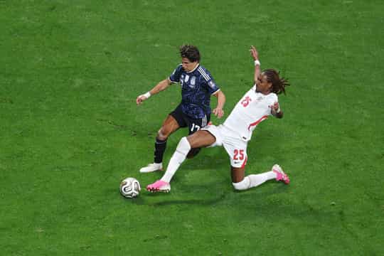 ATLANTA, GEORGIA - JULY 15: Djed Spence #25 of England makes a stop against Giuliano Simeone #17 of Argentina during the FIFA World Cup 2026 Semi Final match between England and Argentina at Atlanta Stadium on July 15, 2026 in Atlanta, Georgia. (Photo by Steph Chambers - FIFA/FIFA via Getty Images)
