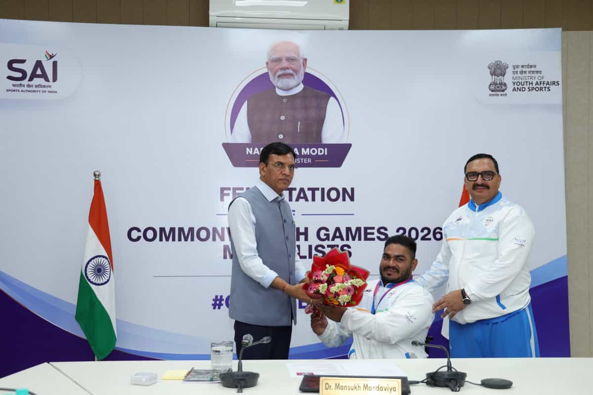 Dr Mansukh Mandaviya felicitates CWG 2026 bronze medal-winning powerlifter Jhandu Kumar