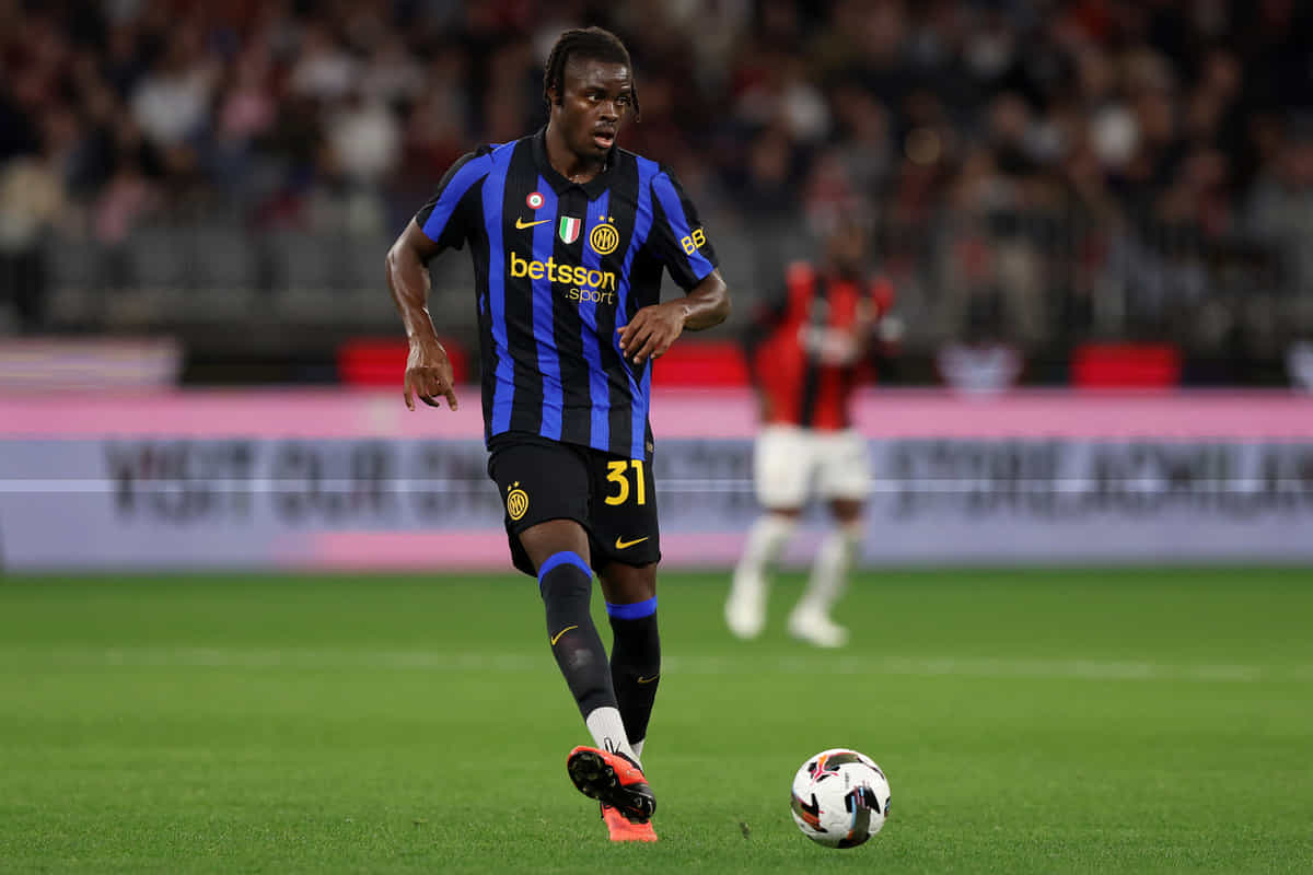 PERTH, AUSTRALIA - AUGUST 05: Yann Bisseck of FC Internazionale passes the ball during the pre-season match between AC Milan and FC Internazionale at Optus Stadium on August 05, 2026 in Perth, Australia. (Photo by Janelle St Pierre/Getty Images)
