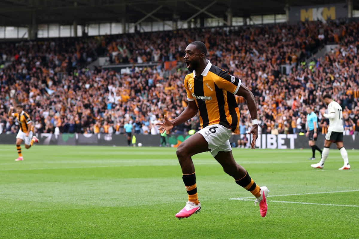 HULL, ENGLAND - AUGUST 22: Semi Ajayi of Hull City celebrates scoring his team’s first goal during the Premier League 2026/27 match between Hull City and Manchester United at MKM Stadium on August 22, 2026 in Hull, England. (Photo by George Wood/Getty Images)