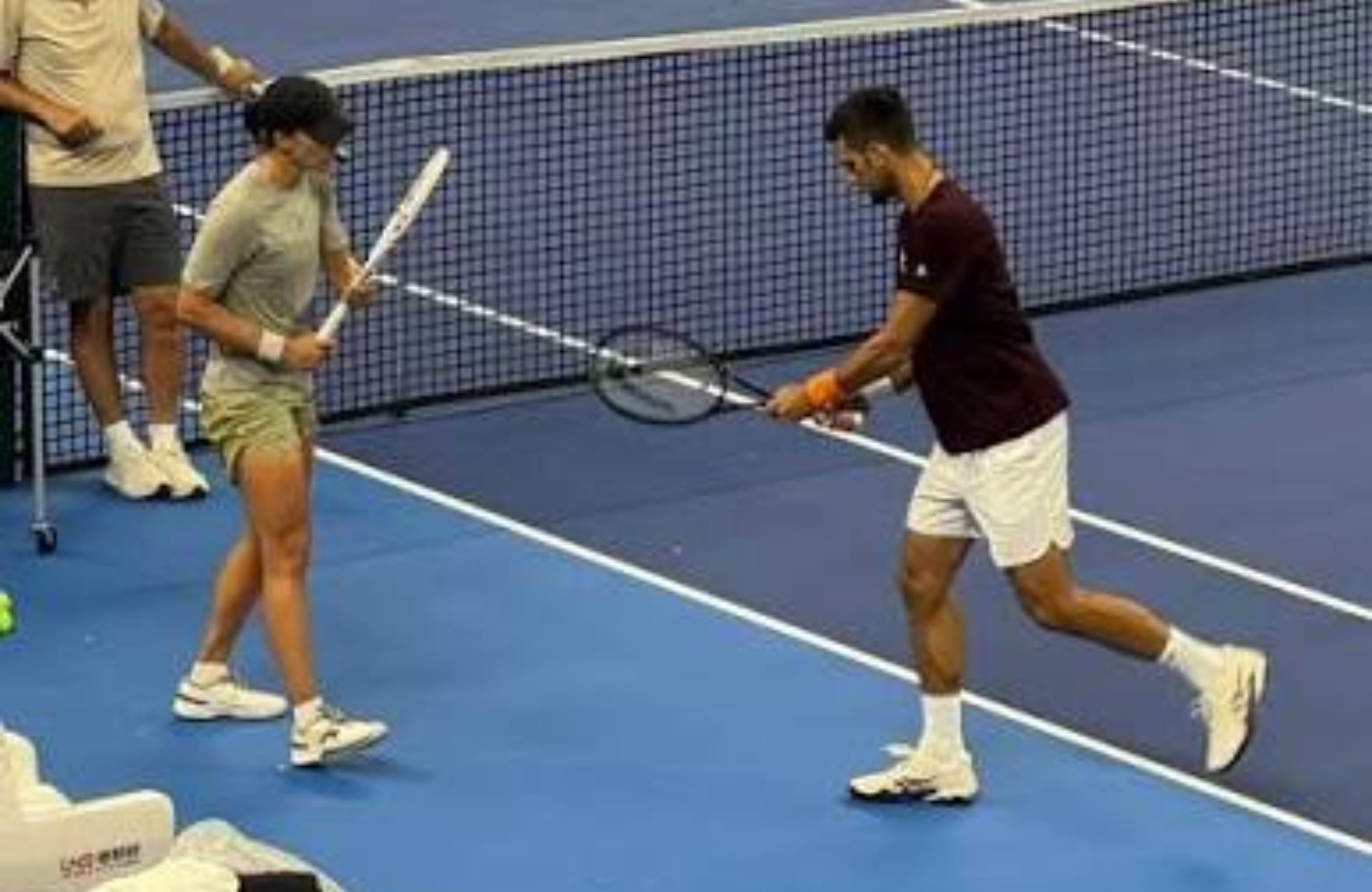 WATCH: Novak Djokovic turns coach to Iga Swiatek just before China Open 2026 WATCH: Novak Djokovic turns coach to Iga Swiatek just before China Open 2026