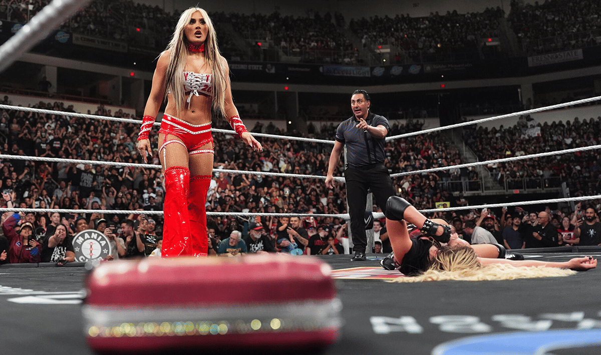 WWE Raw October 26, 26 - Tiffany Stratton cash in attempt on liv Morgan